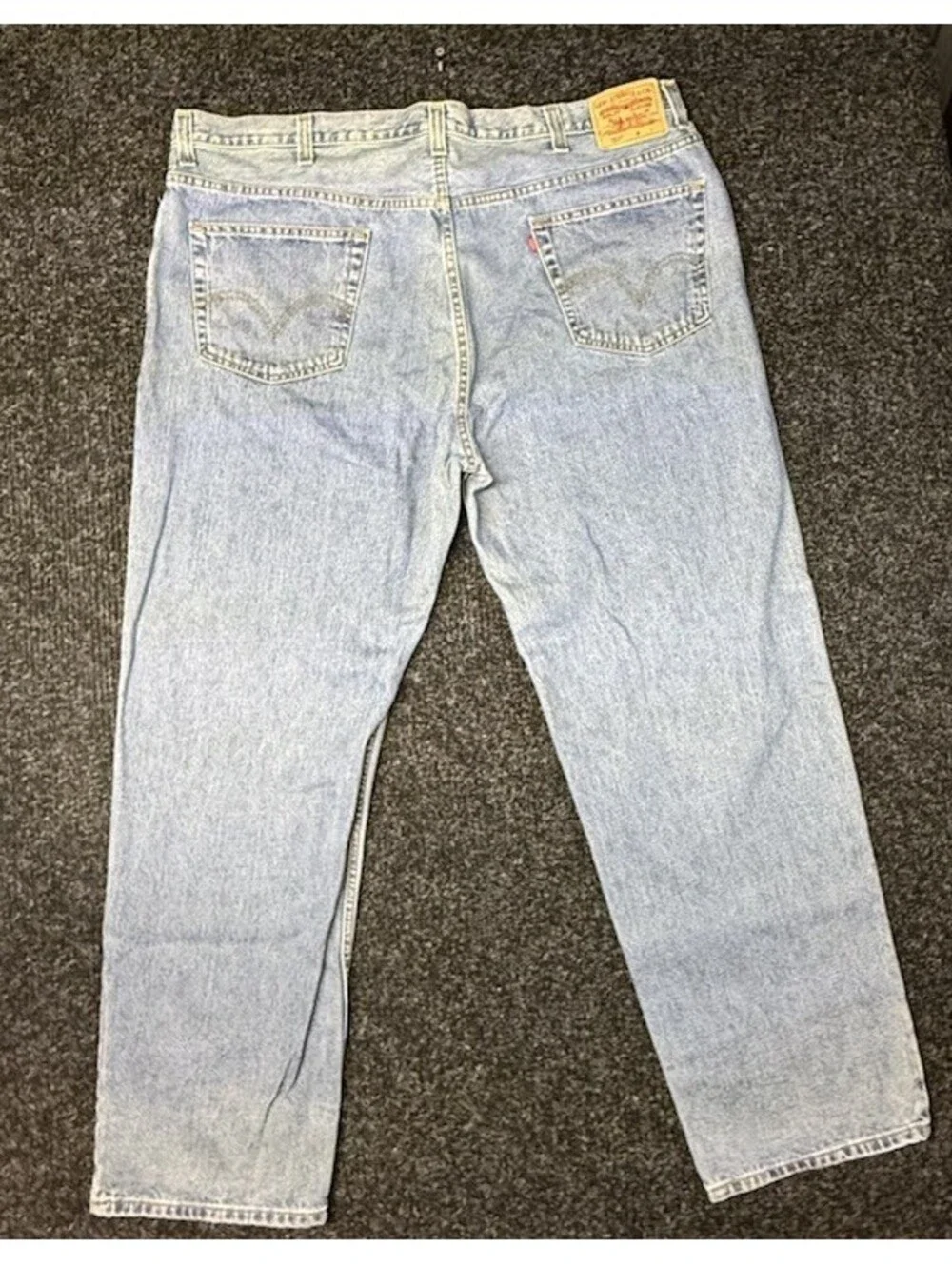 Levi's Men's Light Wash Blue Relaxed Fit Straight Cotton Denim Jeans 550